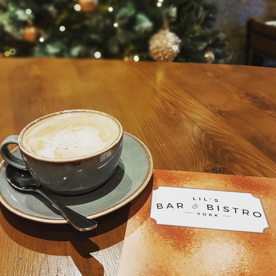 מלון יורק Lil'S Bar And Bistro מראה חיצוני תמונה